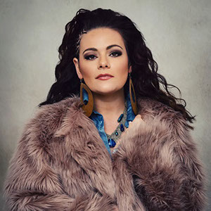 Kelly Walls headshot