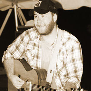 Taylor Davis headshot
